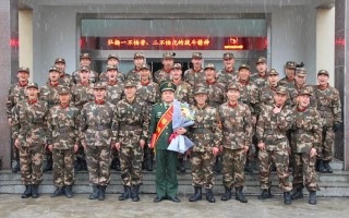 伍道行科技 走进军营  “武警哥哥，可以教我叠被子吗？”