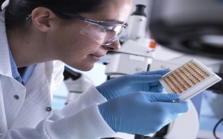 做空生物科技 机构做空，生物科技企业“渡劫”